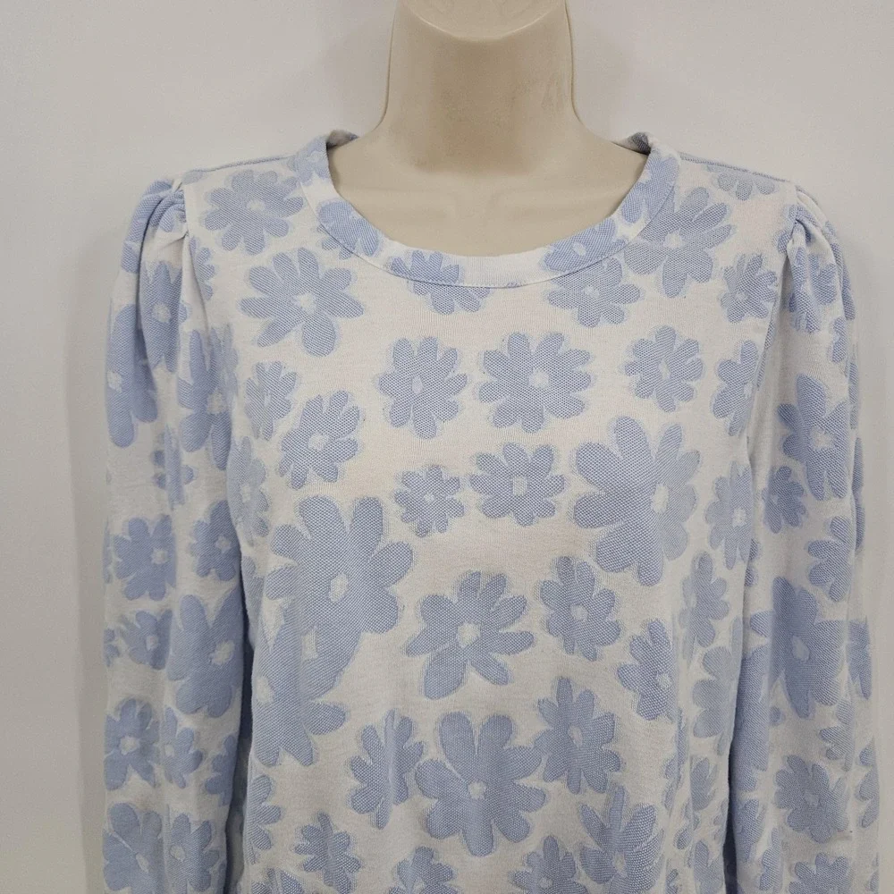 Loft Outlet knit top Women M White Blue Daisy Floral Feminine Preppy Cottagecore